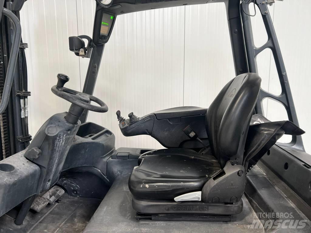 Linde E30-01 Electric Forklifts