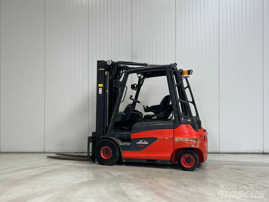 Linde E30-01 Electric Forklifts