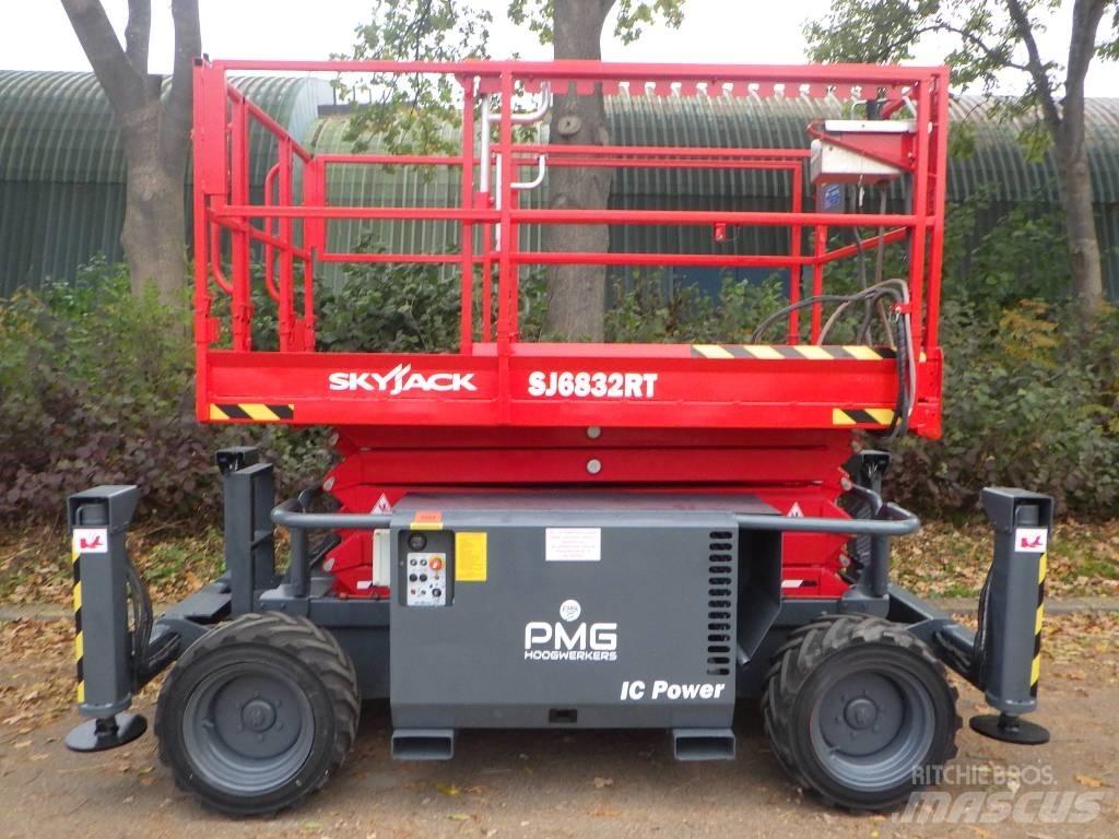 SkyJack SJ6832RT Scissor Lifts
