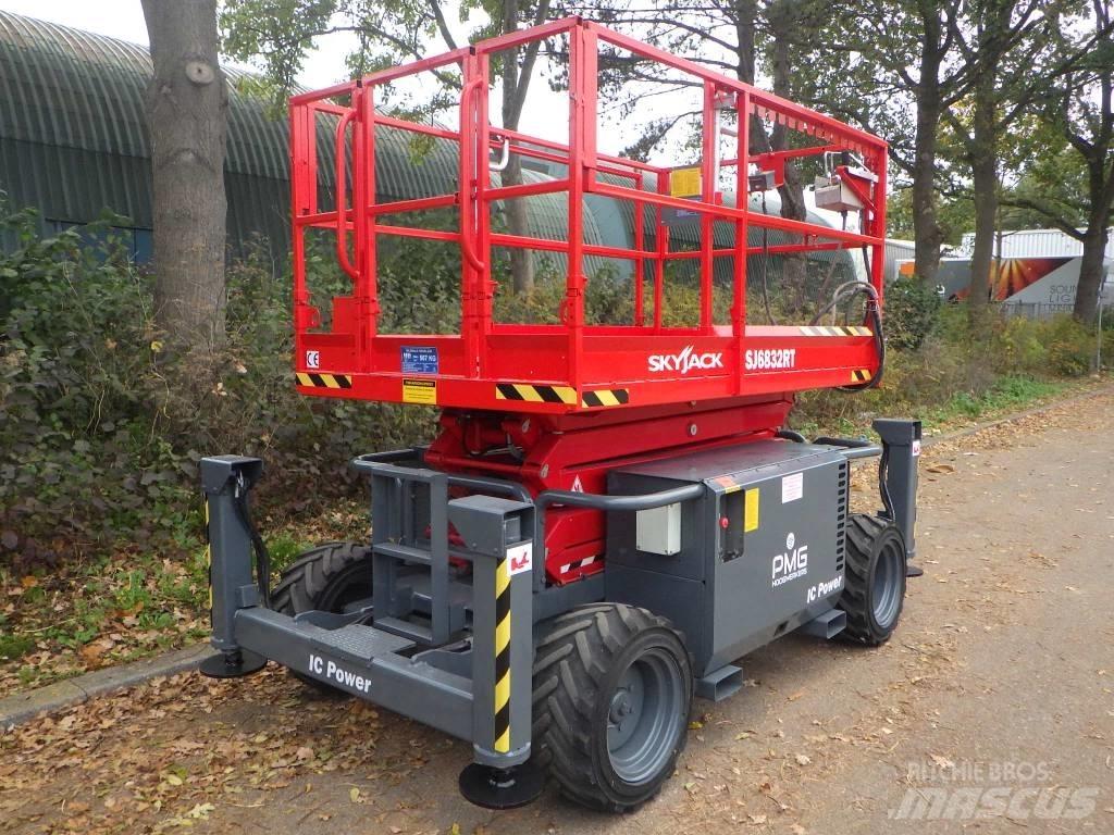 SkyJack SJ6832RT Scissor Lifts