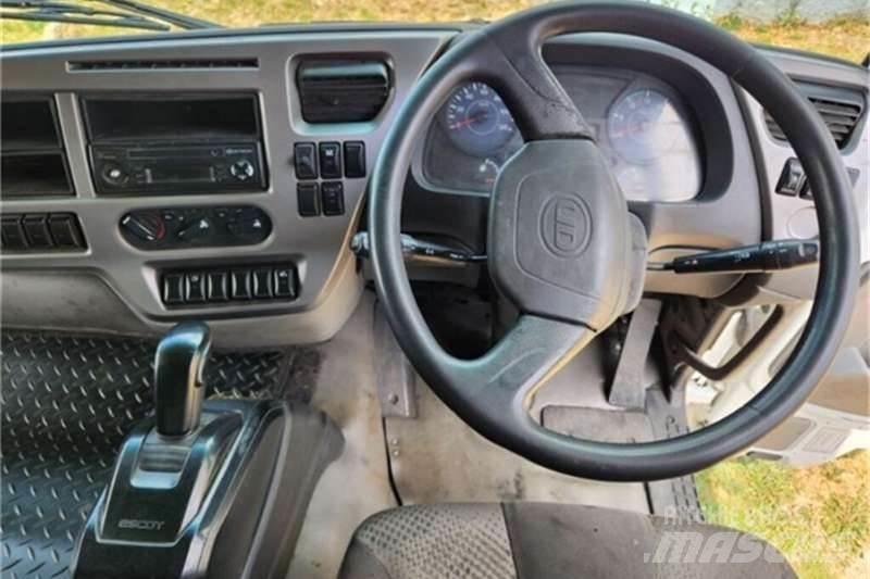 UD TRUCKS QUESTER Other Trucks