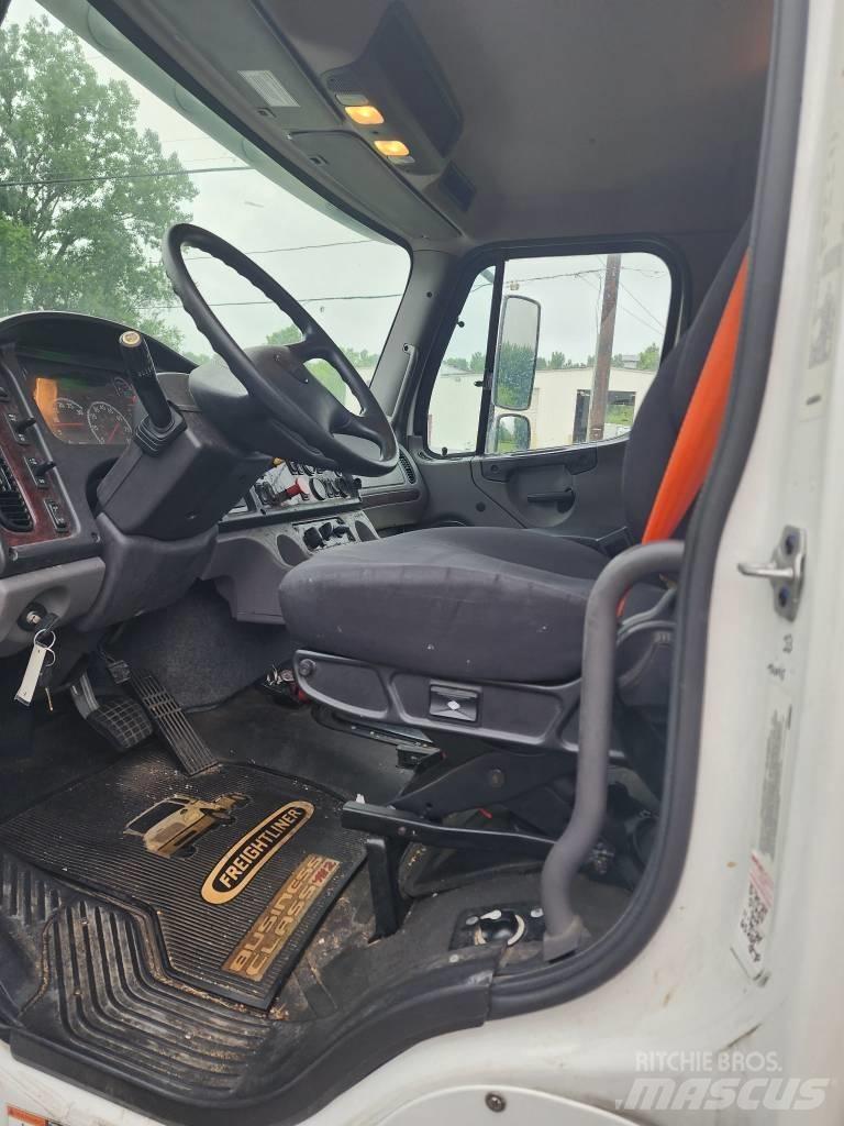 Freightliner M2 Conventional Trucks / Tractor Trucks