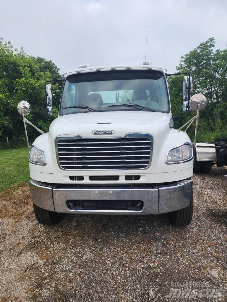 Freightliner M2 Conventional Trucks / Tractor Trucks