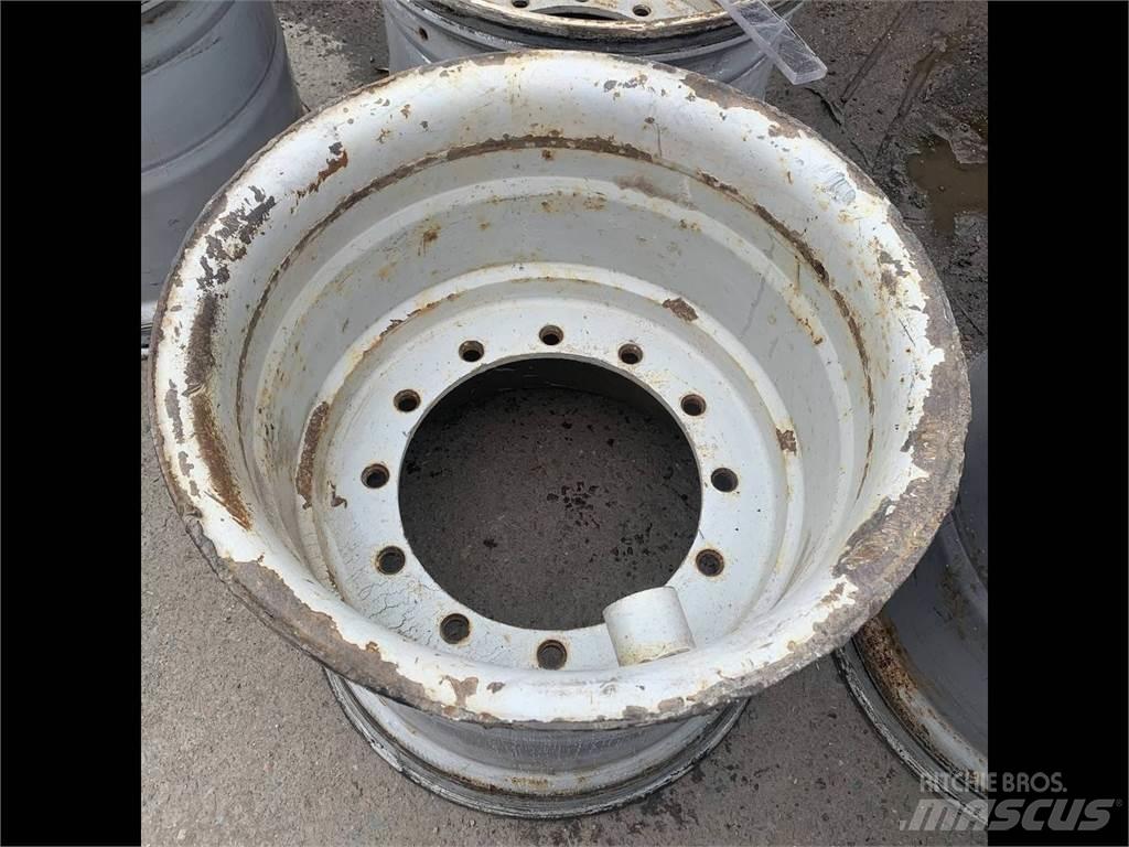 Gremo 1350 24x26,5 Tires, wheels and rims