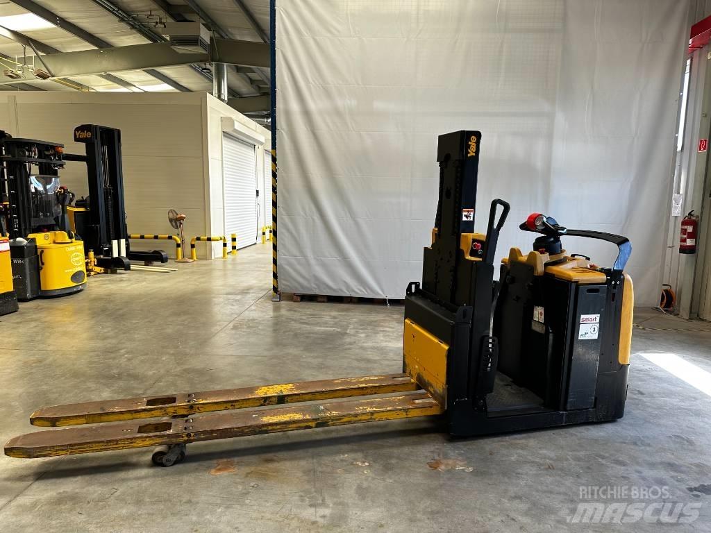 Yale MO20 Low lift order picker