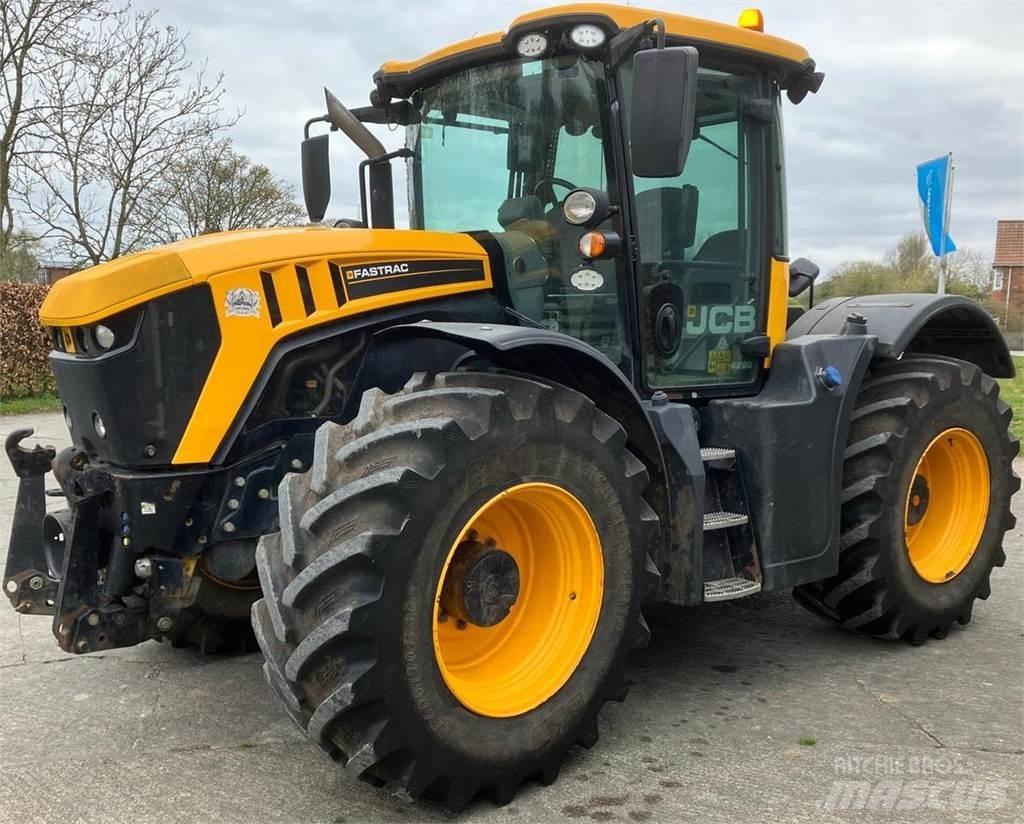 JCB 4220 Fastrac Tractors