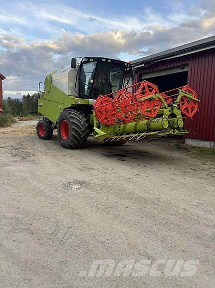 CLAAS Avero 240 Combine Harvesters
