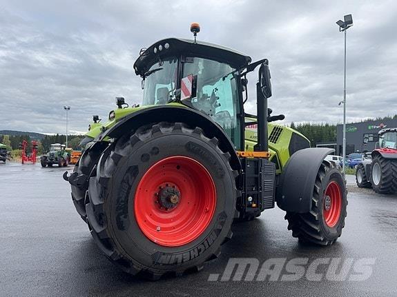 CLAAS Axion 870 Tractors