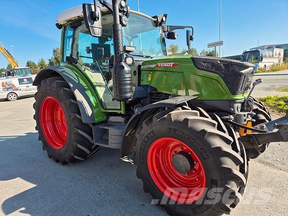 Fendt 211 Tractors