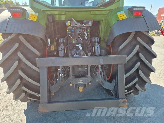 Fendt 211 Tractors