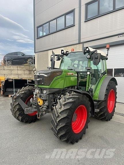 Fendt 211 Tractors