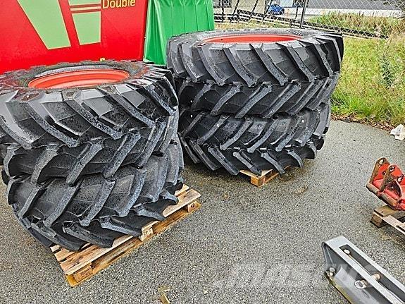 Fendt 300 Tractors