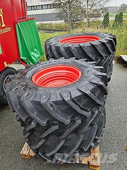 Fendt 300 Tractors