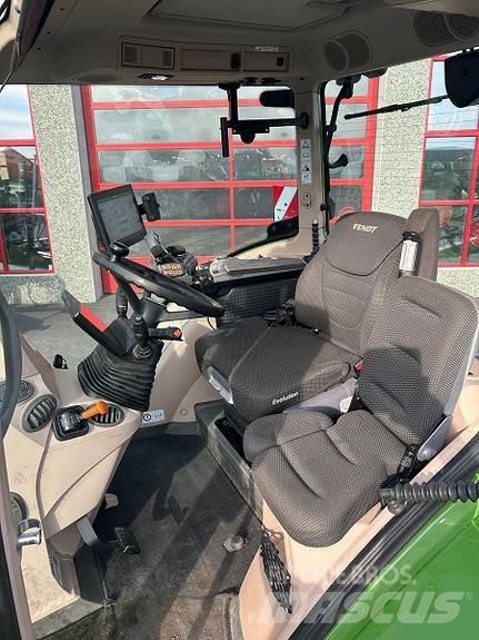 Fendt 724 VARIO Tractors