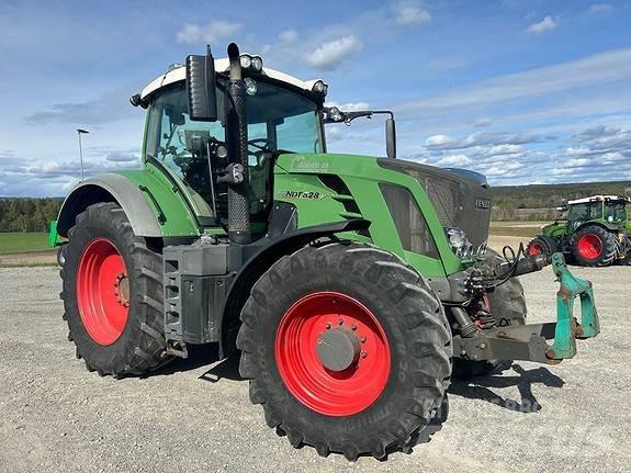 Fendt 828 Vario Tractors