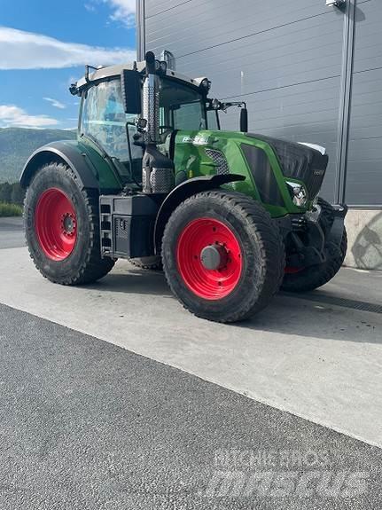 Fendt 828 Vario Tractors