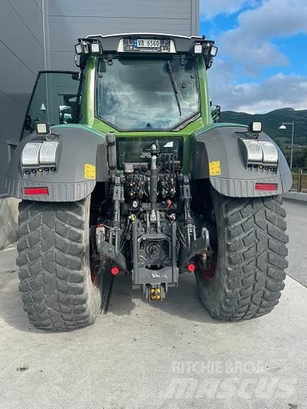 Fendt 828 Vario Tractors