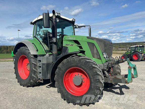 Fendt 828 Vario Tractors