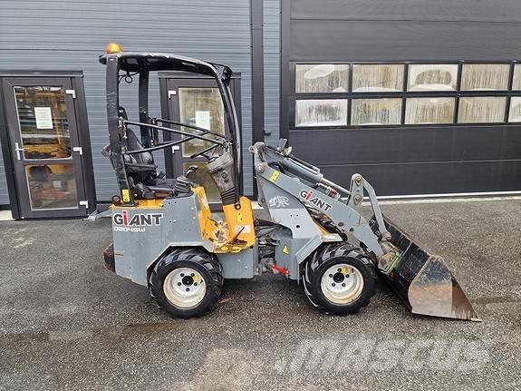 GiANT D204SW Skid Steer Loaders