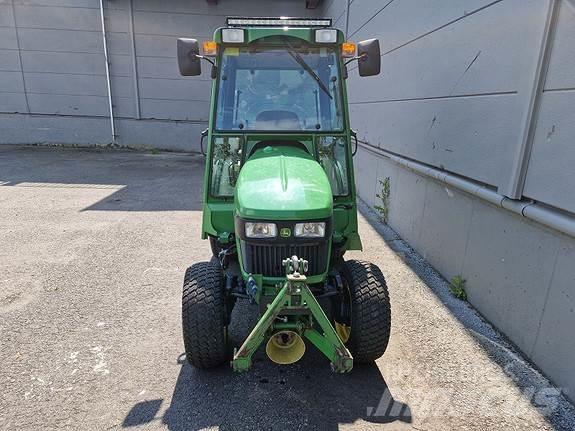 John Deere 2032R Tractors