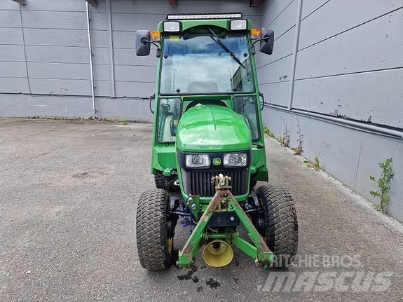 John Deere 2032R Tractors