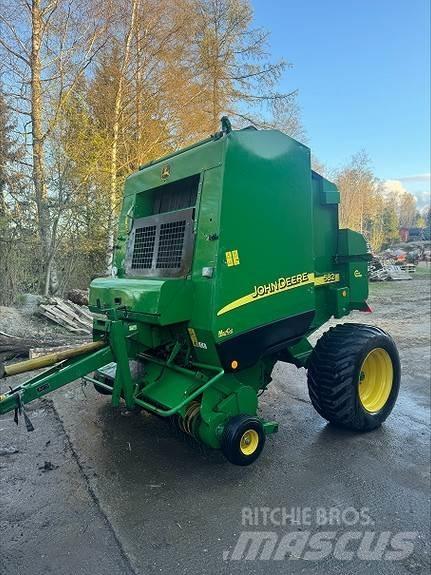 John Deere 582 Round Balers