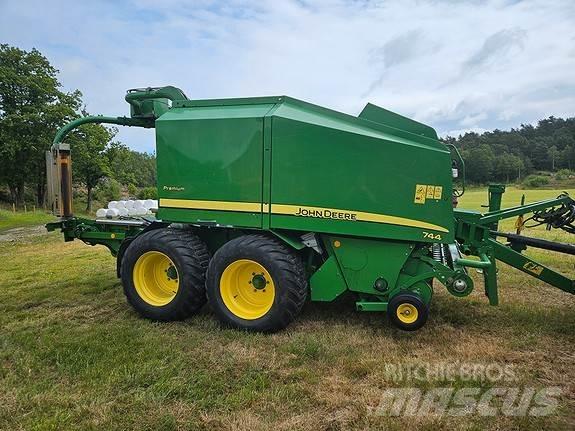 John Deere 744 Round Balers