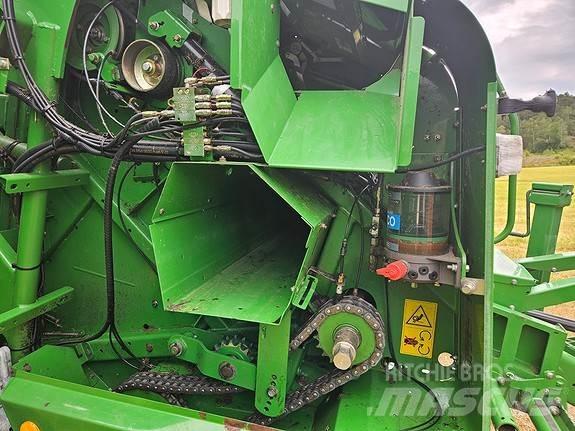 John Deere 744 Round Balers