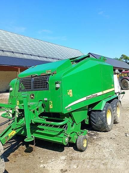 John Deere 744 Round Balers