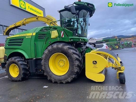 John Deere 8400 Swathers \ Windrowers