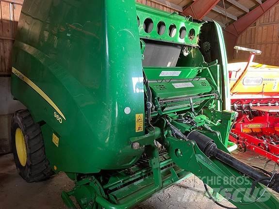 John Deere 960 Round Balers