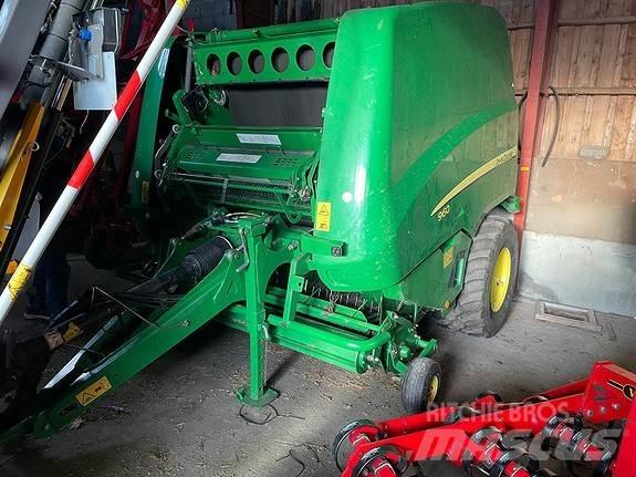 John Deere 960 Round Balers