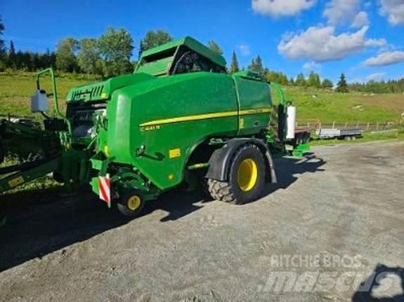 John Deere C441R Round Balers