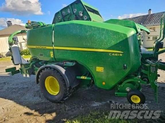 John Deere C441R Round Balers