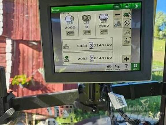 John Deere C441R Round Balers