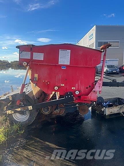 Junkkari 3000 ST Mineral spreaders