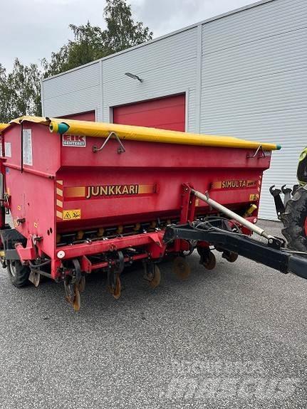 Junkkari 3000S Farm Drills