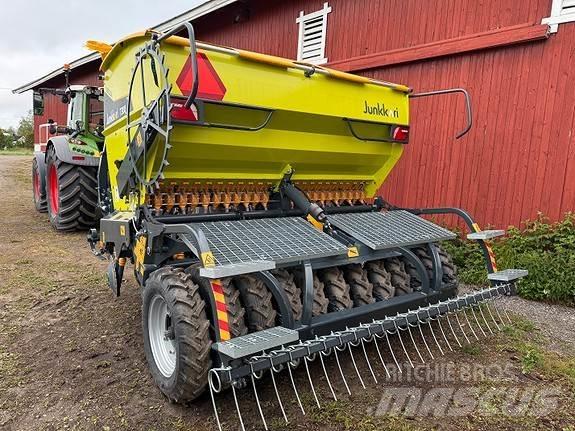 Junkkari T Manure spreaders