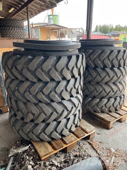 Kumho 10.00-20 Tires, wheels and rims