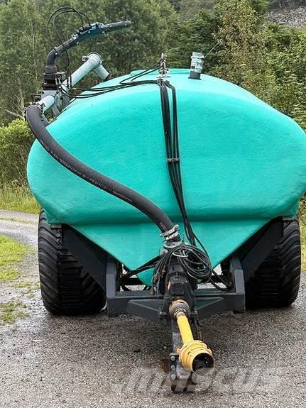 Moi X9 jet Mineral spreaders