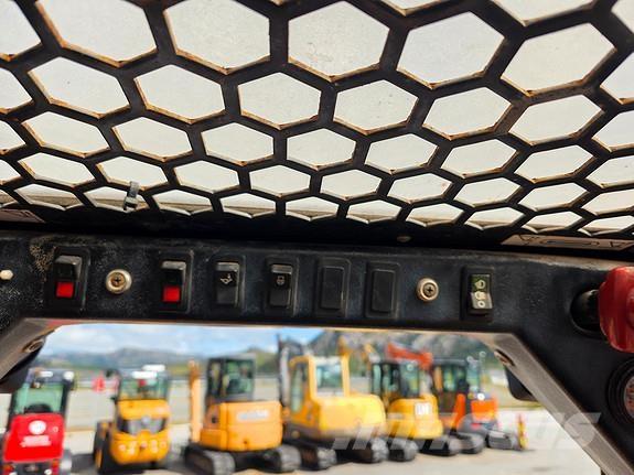 Mustang 2040 Skid Steer Loaders