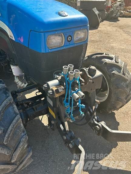 New Holland TN75FA Tractors