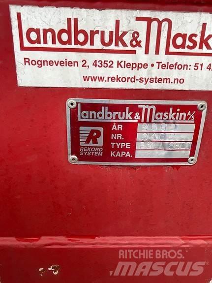 Rekord 8500 Manure spreaders