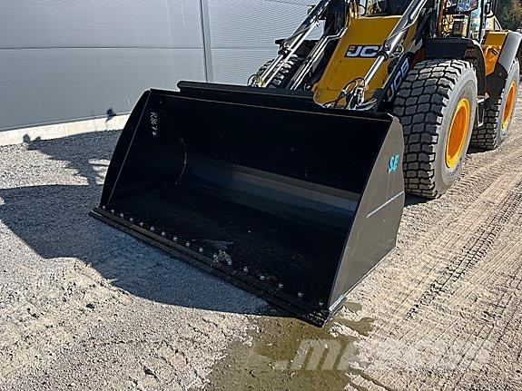  SE Universal Farm Equipment - Others