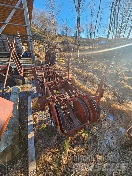  Sidevenderive Swathers \ Windrowers