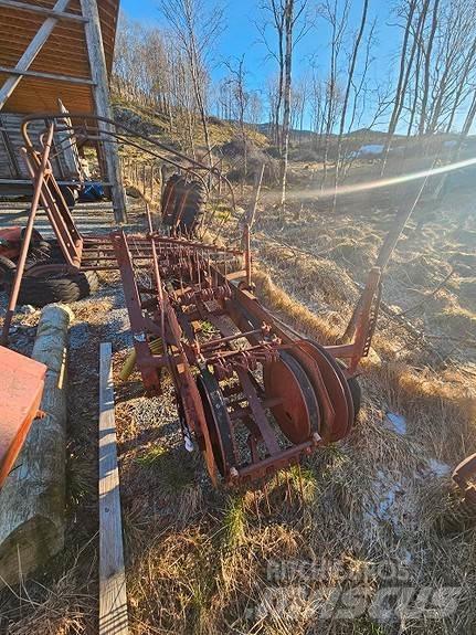  Sidevenderive Swathers \ Windrowers