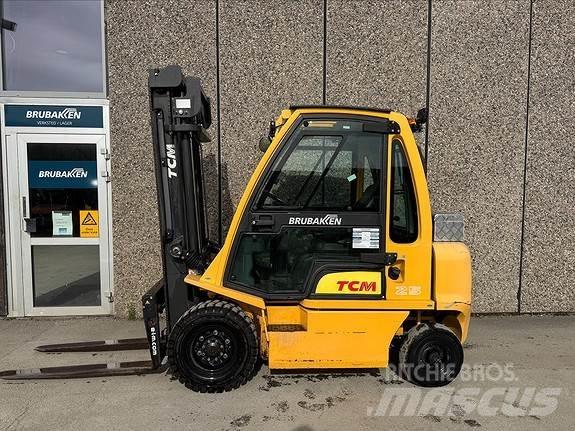 TCM FD25 Diesel Forklifts