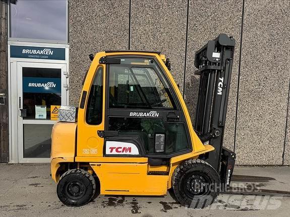 TCM FD25 Diesel Forklifts