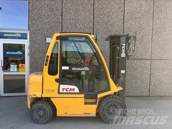 TCM FD25 Diesel Forklifts