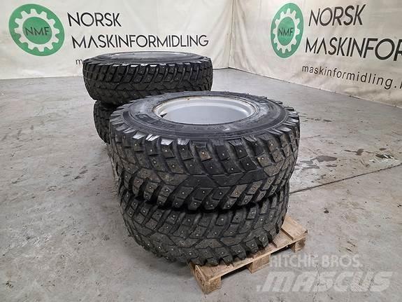  TRI 2 Vinterdekk Tractors